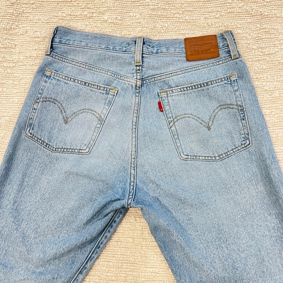 Light Wash Levi Straight Jean - Picture 3 of 4